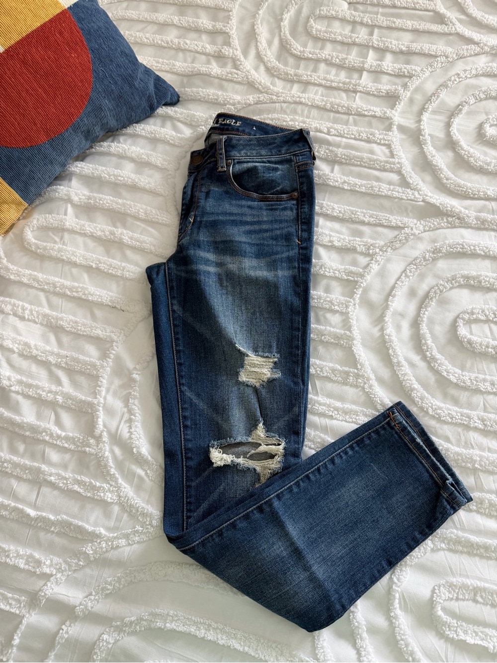 American Eagle Outfitters Women's Ripped Medium Blue Skinny Jeans - Picture 9 of 9